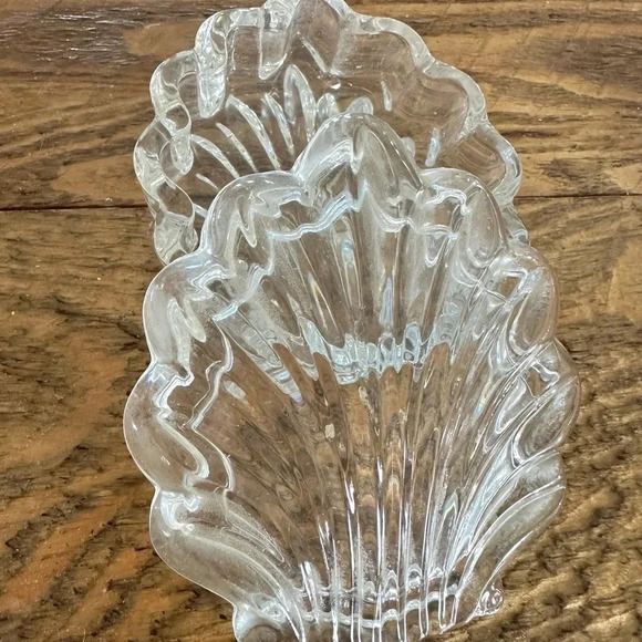 🐚Vintage Cute Shell Glass Trinket Box 🐚 - Picture 2 of 3